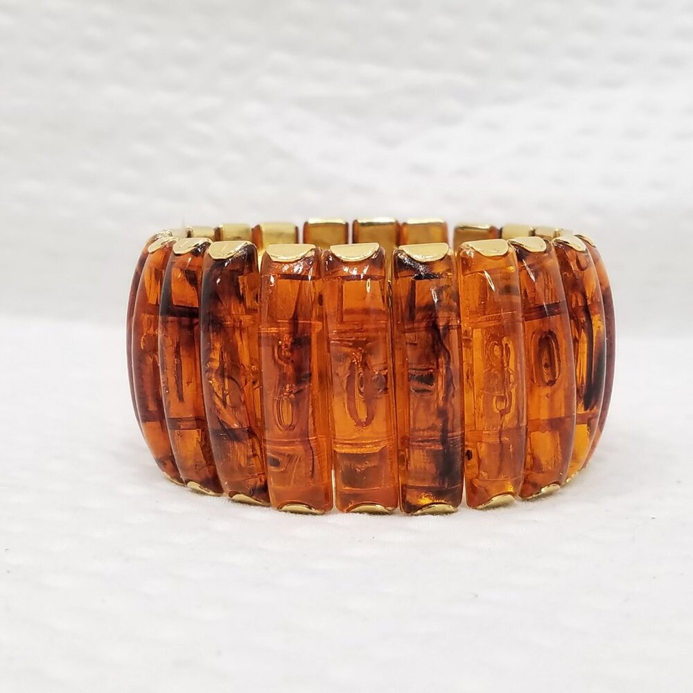 Vintage Mid Century Amber Cognac Lucite Expandable Gold Tone Band Domed Bracelet - Picture 3 of 6